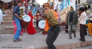 Modi Kejriwal Ghat Varanasi